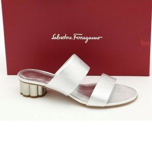 NWT Salvatore Ferragamo Belluno Silver leather flower heal sandals sz 8